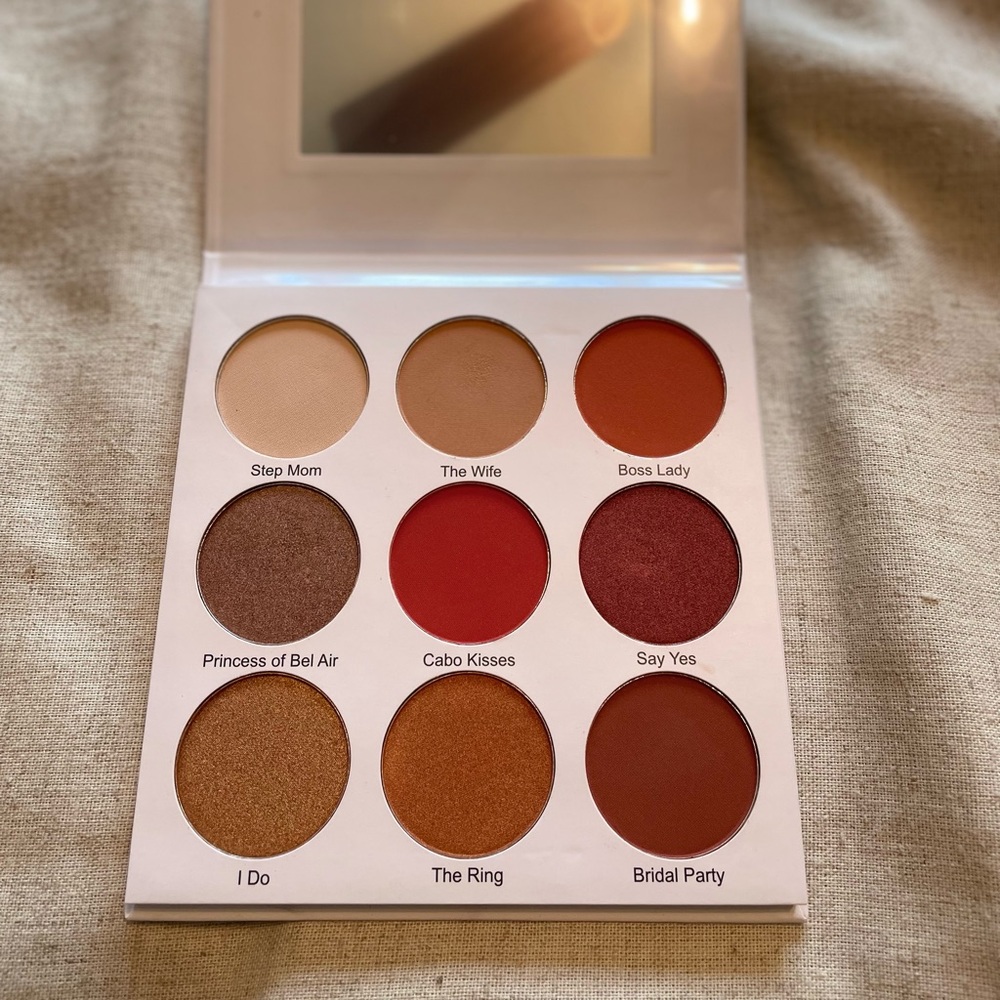 Give them LaLa beauty eyeshadow